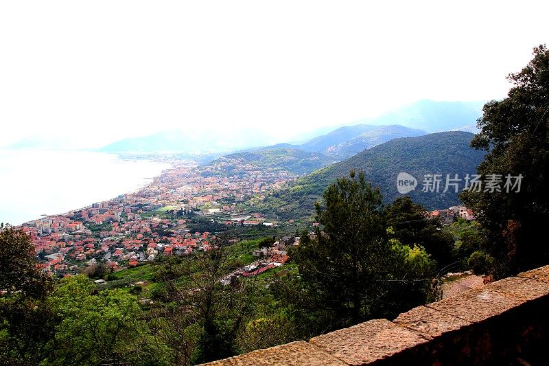 风景来自Loano的Borgio Verezzi和Pietra Ligure, Savona，利古里亚，意大利